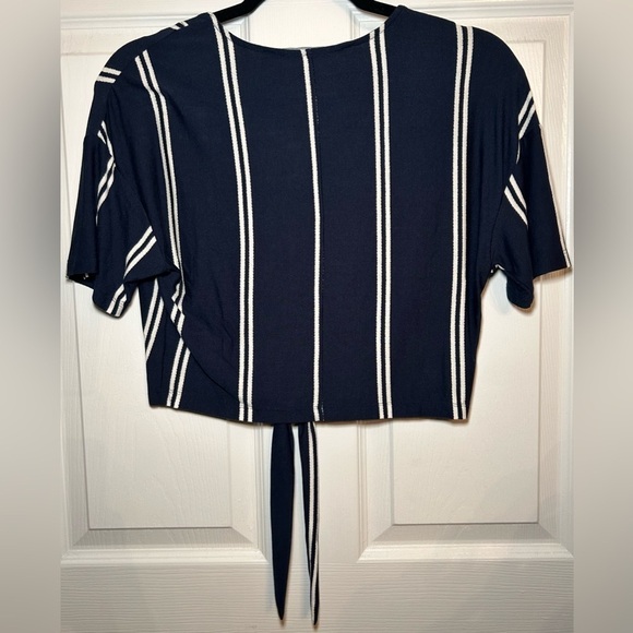 NWOT HYFVE Striped Button Tie-Front Crop Short Sleeve Top- Navy/White Si… - Picture 3 of 5
